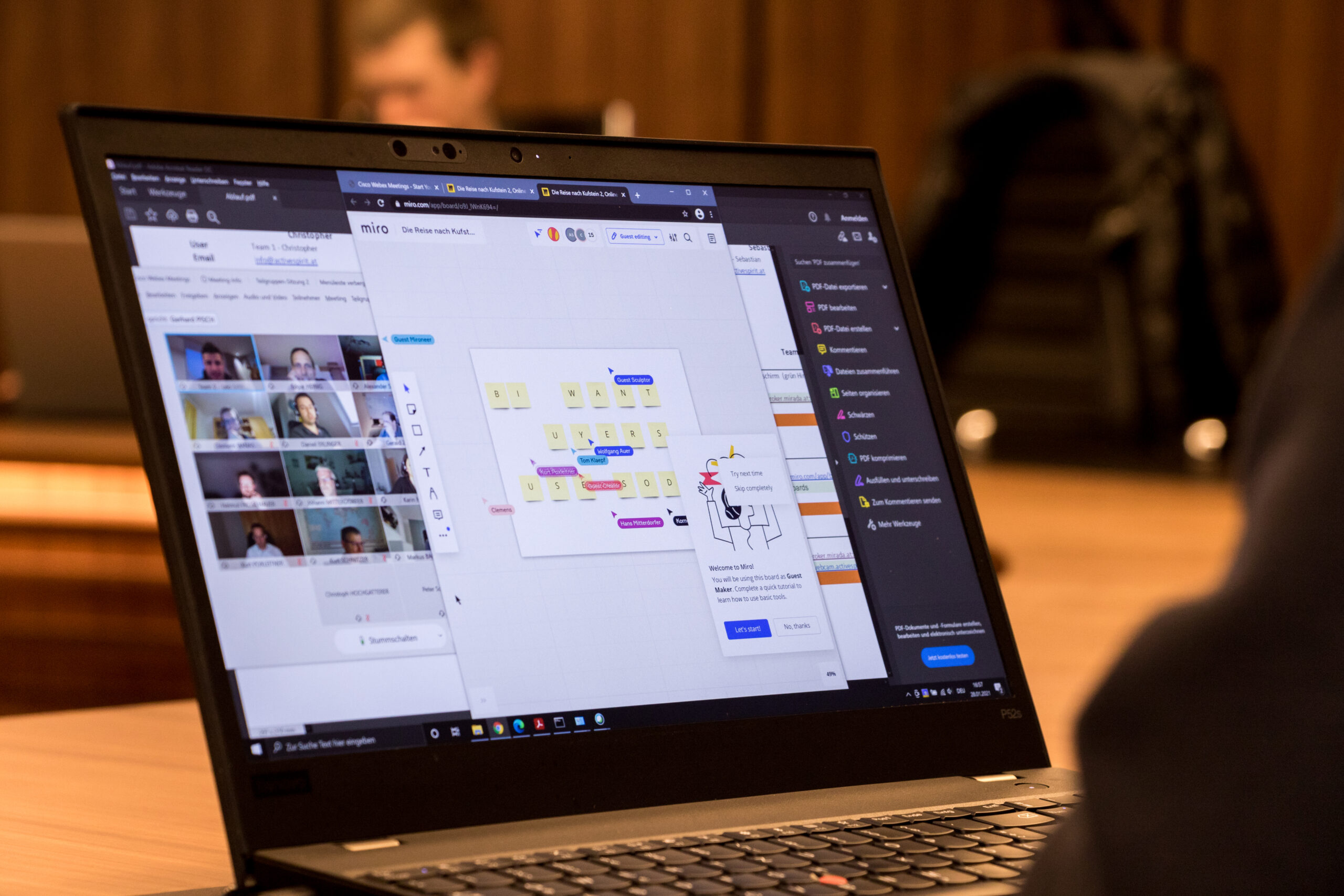 Screen eines Laptops mit buntem Inhalt