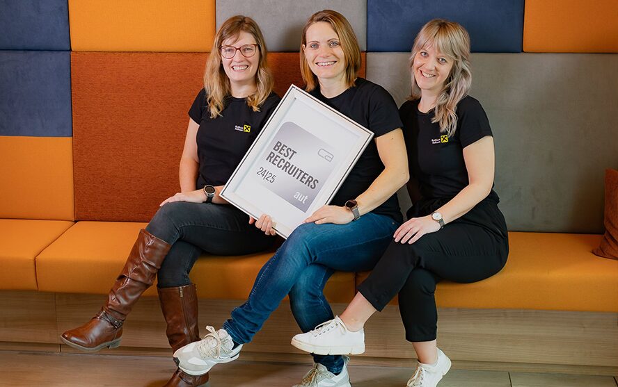 Drei Mitarbeiterinnen mit der Auszeichnung Best Recruiters 2024/2025