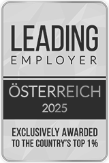 Plakette mit der Aufschrift ‚Leading Employer Österreich 2025 – Exklusiv verliehen an die besten 1 % des Landes‘